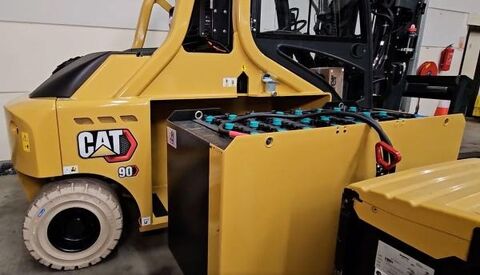 Výměna olověné baterie u vzv CAT EP60-120N(H)