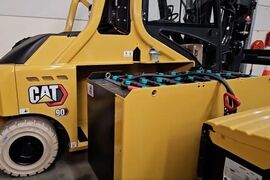 Výměna olověné baterie u vzv CAT EP60-120N(H)