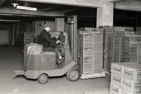 Towmotor, 1955 - dědeček současných vzv Cat®